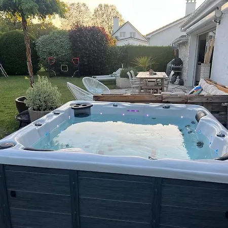 Lorenssia Entre Paris Et Avec Jacuzzi Lesigny (Seine-et-Marne)